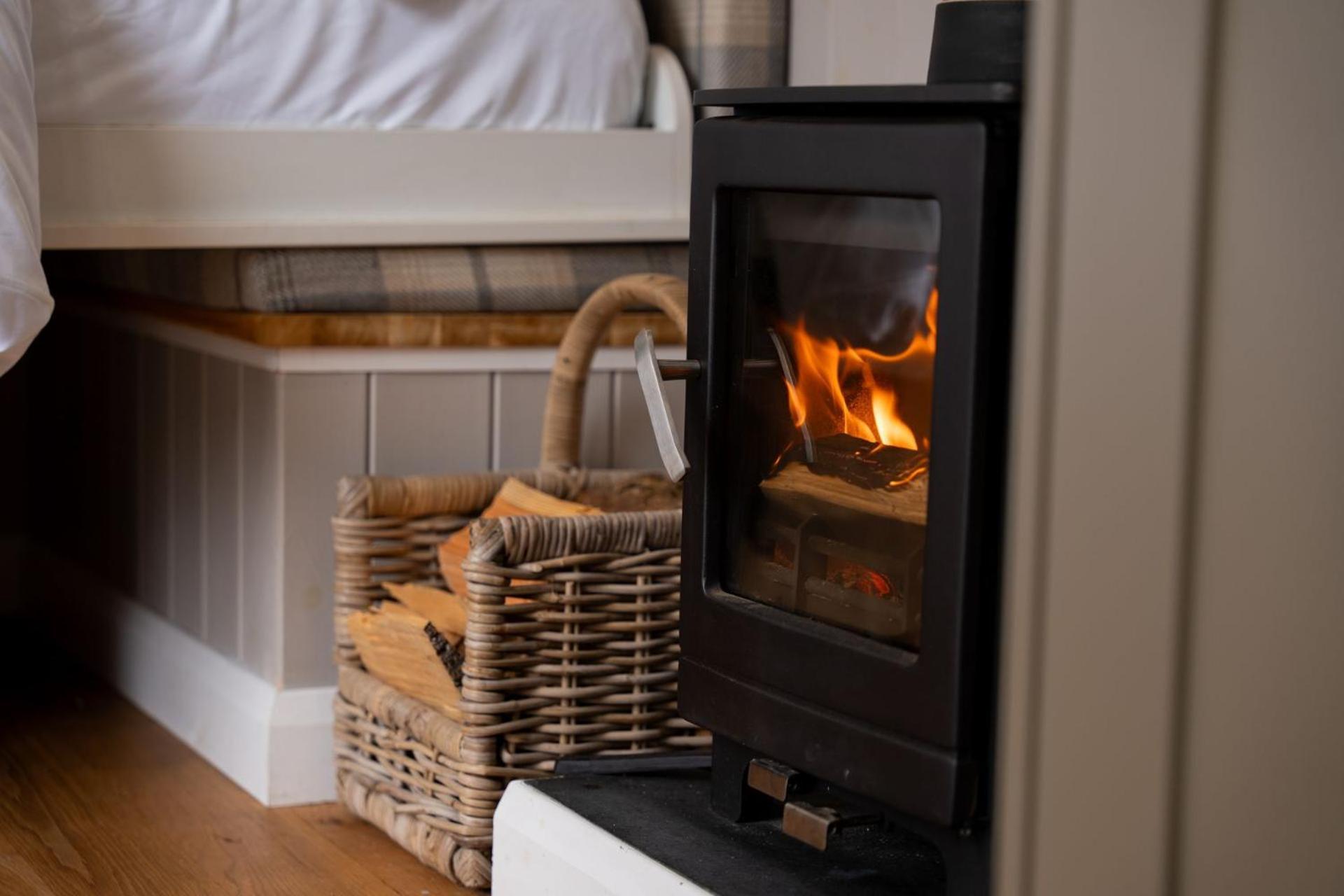 Driftwood & Hot Tub Villa Fort William Bagian luar foto