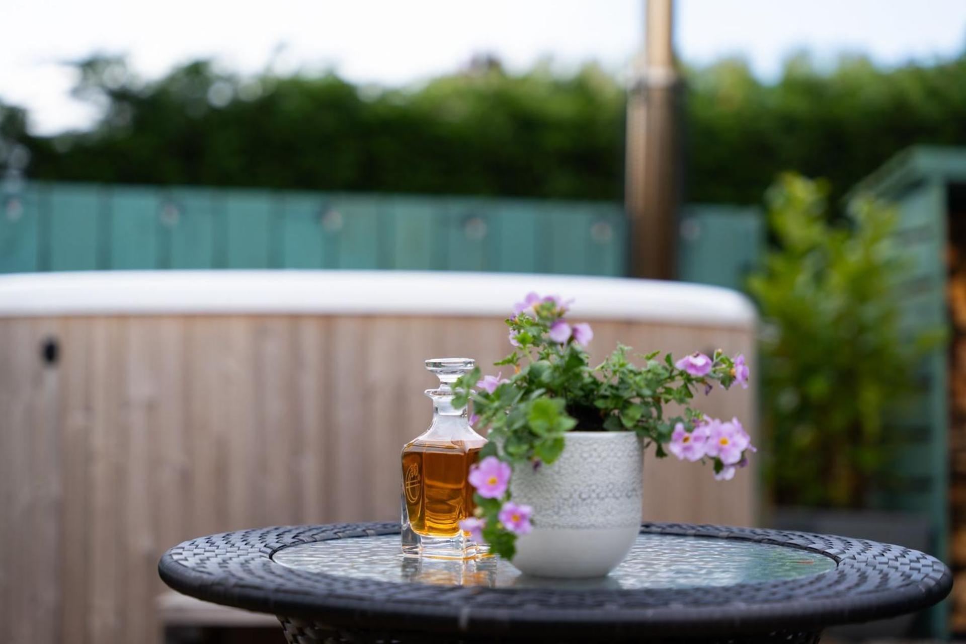 Driftwood & Hot Tub Villa Fort William Bagian luar foto